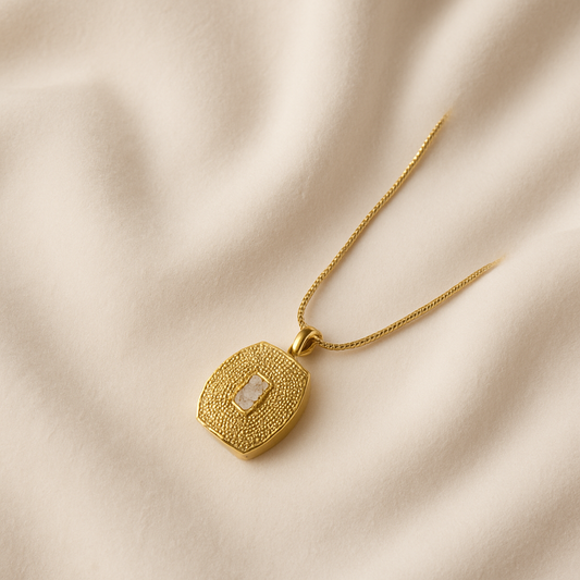Majesta Pendant